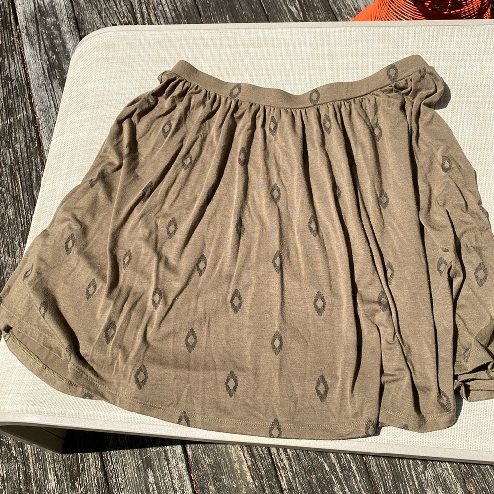 Midi-mini olive green skirt